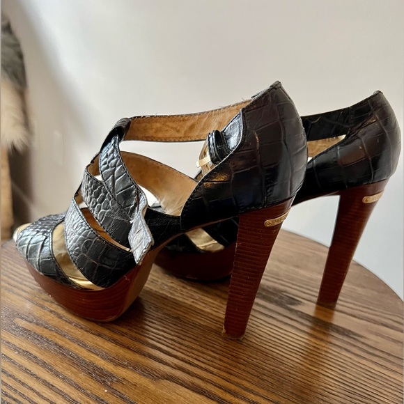 Pre-loved Michael Kors Caged Platform Heels 💃🏻 - Picture 10 of 10